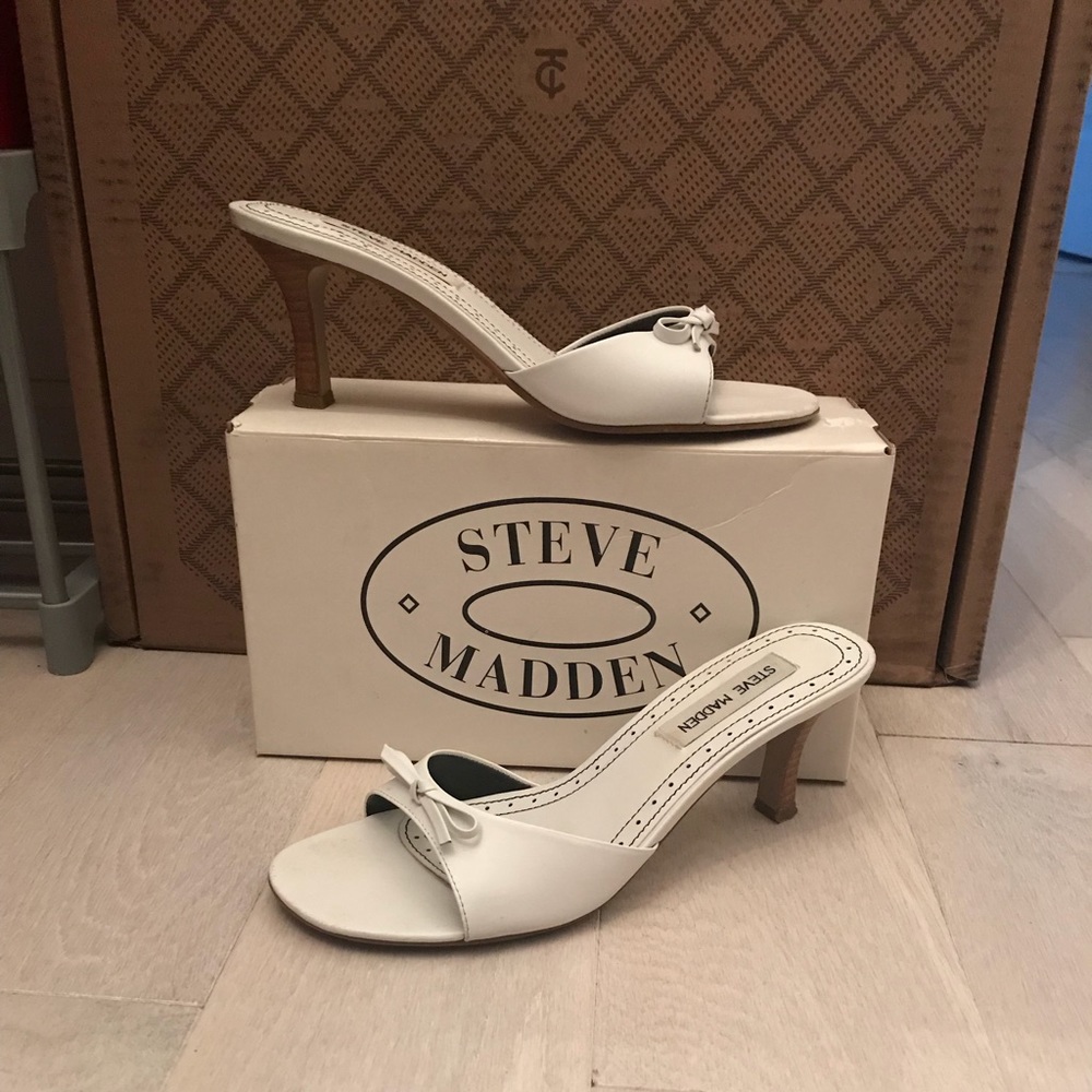 White pump kitten heel by Steve Madden size 8 1/2